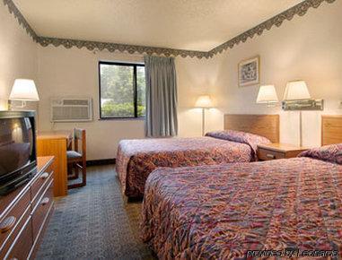 Super 8 By Wyndham Charlotte